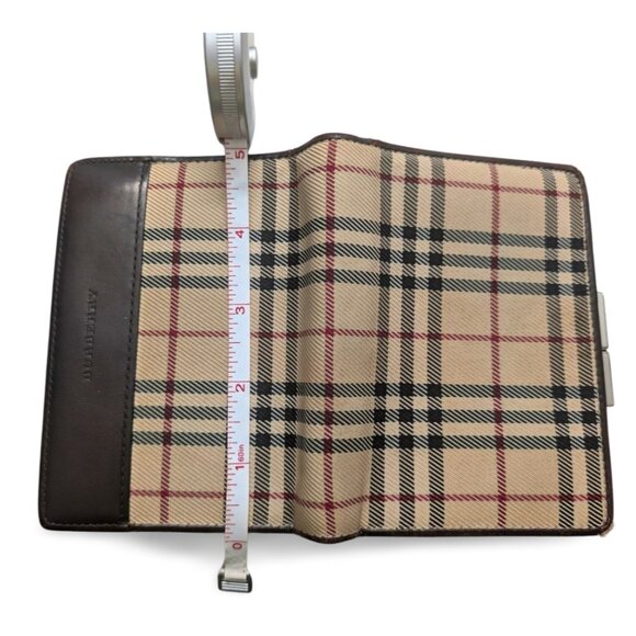 Burberry bi-fold wallet with a metal kiss-lock coin - Picture 2 of 10